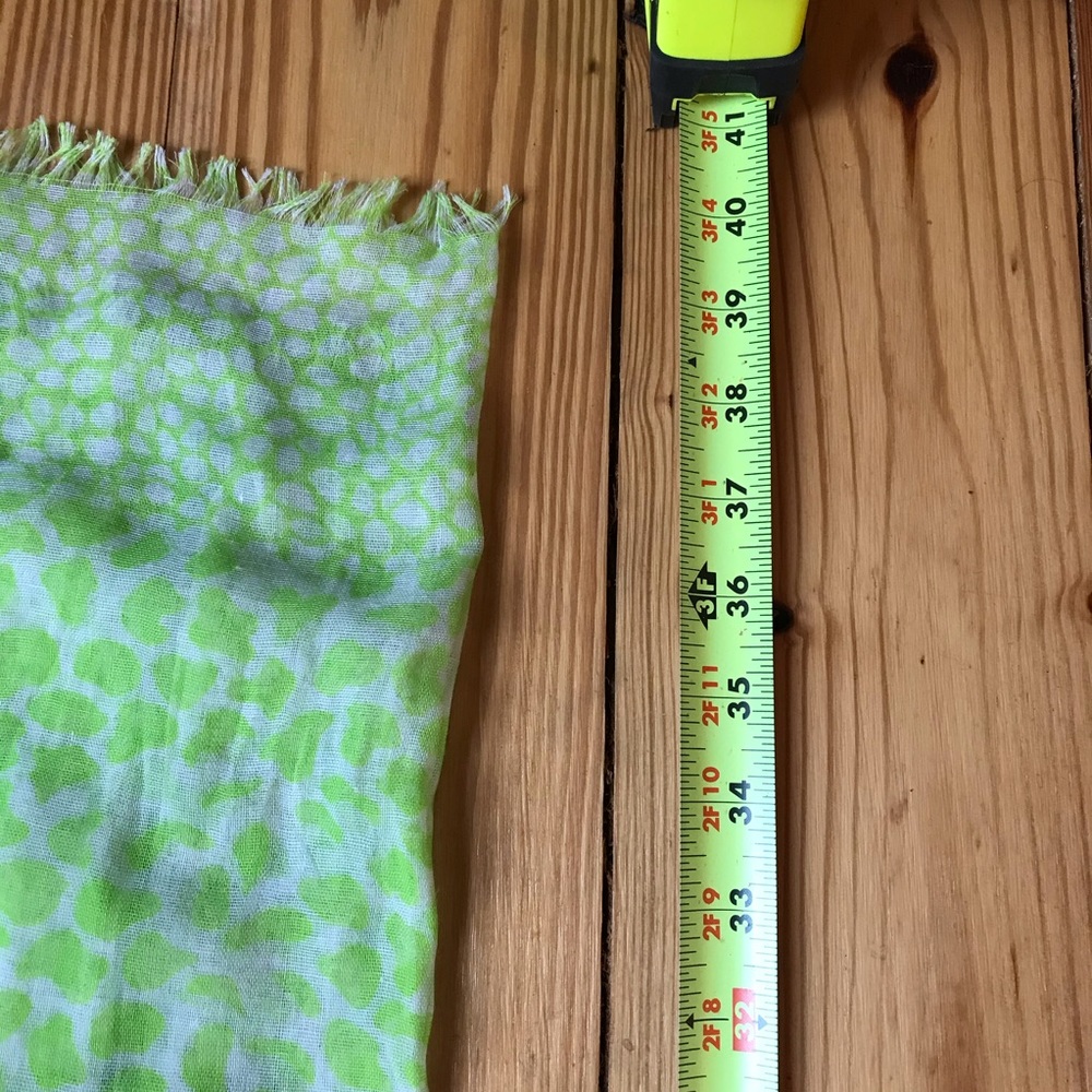 🌸5/$30🌸 Lime Green Lightweight Scarf - Picture 6 of 6